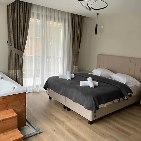 Aparthotel Lazmaris
